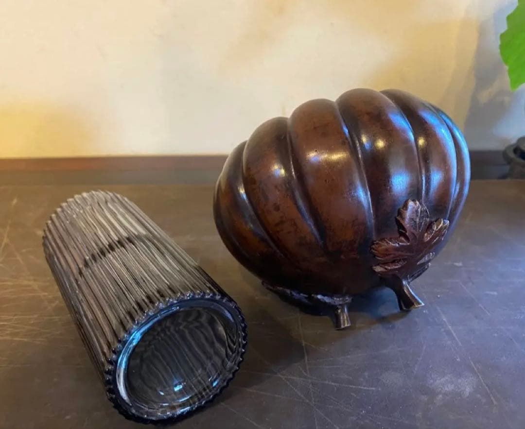 美品 精銅製カボチャ型3足香炉 ミニ色ガラスボトル付 2点セット