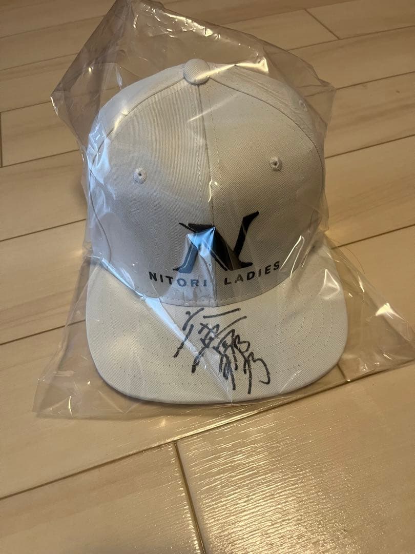NITORI LADIES 六車日那乃サイン入りキャップ - メルカリ