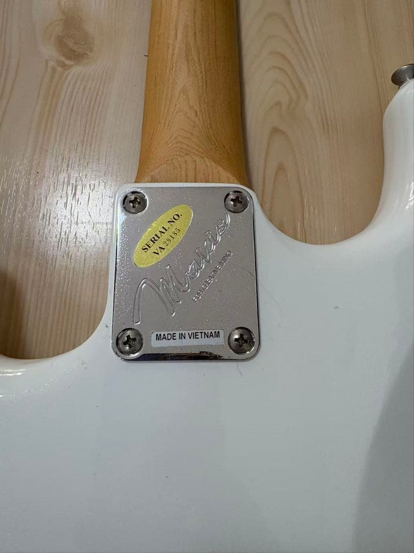 ホワイト ストラトキャスター エレキギター