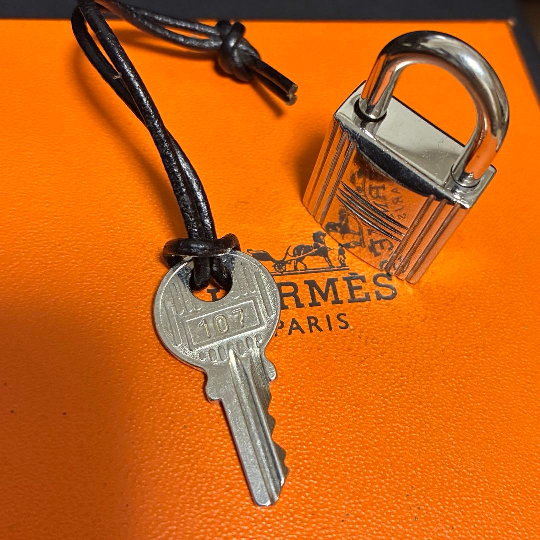 エルメス シルバー カデナ 南京錠 パドロック 鍵 キー NO107 - メルカリ