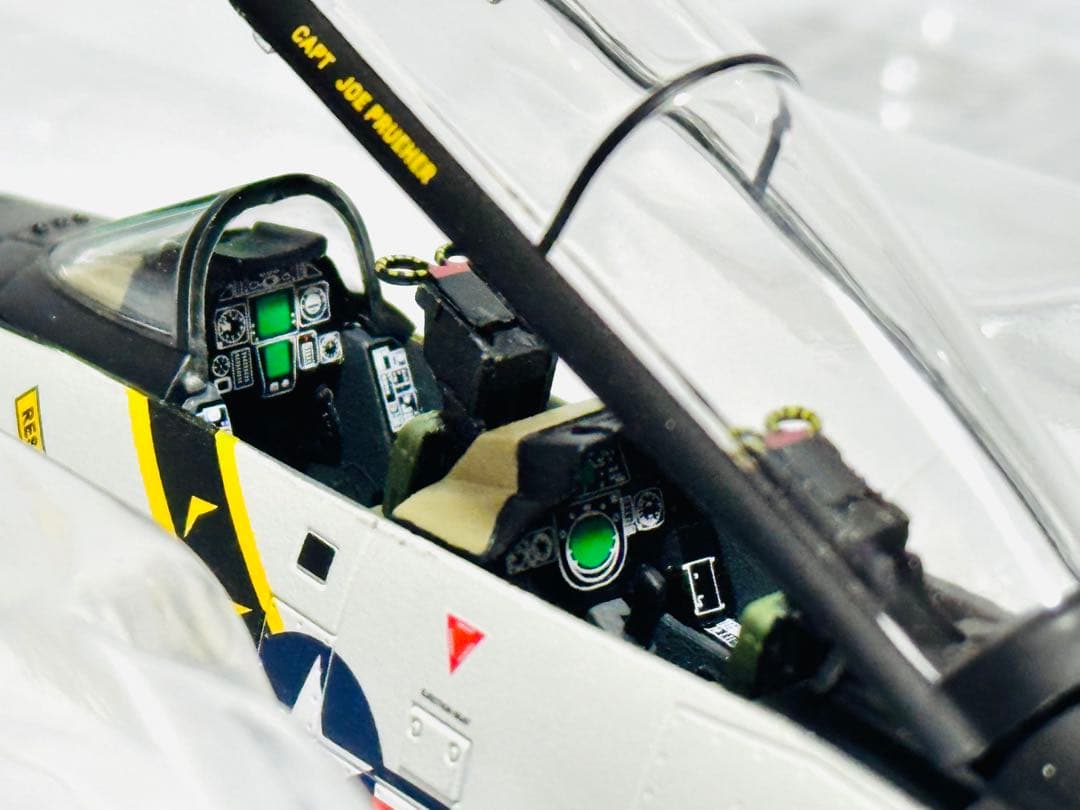 Caliber Wings 1/72 F-14A ジョリー・ロジャース