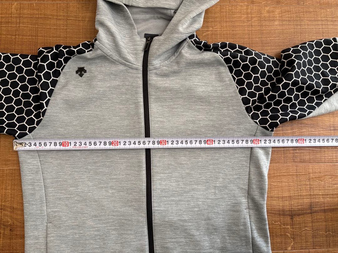 デサントゴルフ ダンボールニット ハニカムパターン袖 フード付き