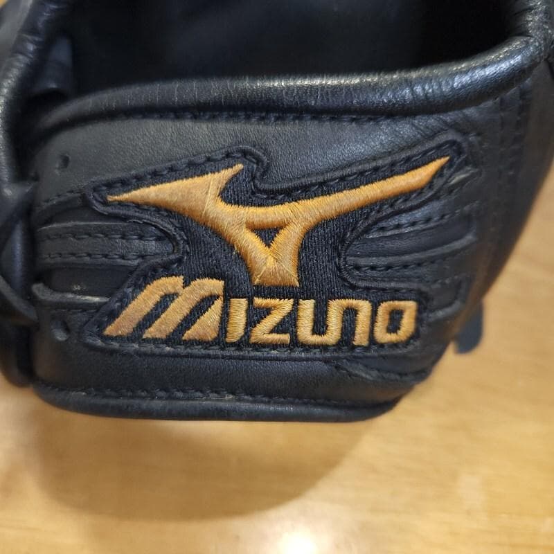 ミズノ MIZUNO 斎藤佑樹モデル 人気商品 レア 投手用 軟式グローブ