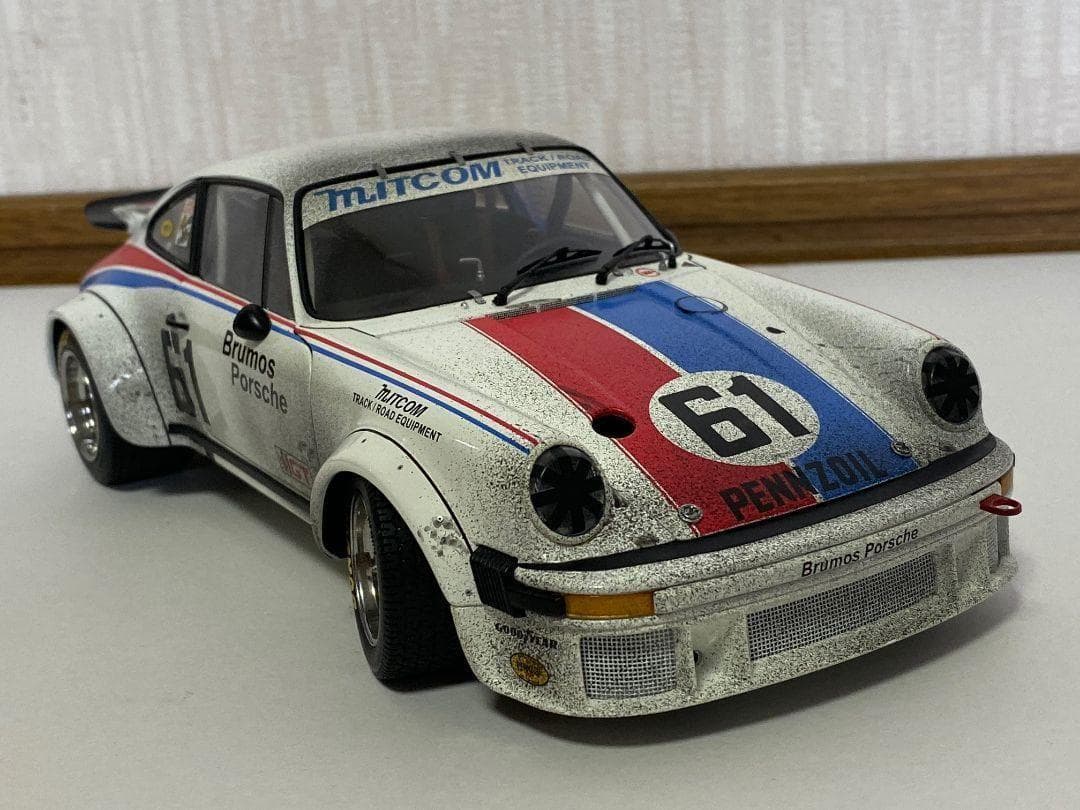 エグゾト 1/18 ポルシェ934 RSR #69 HCC Skiwear