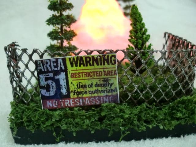 エリア51UFOジオラマシリーズ火炎放射グレイフィギュアセット - メルカリ