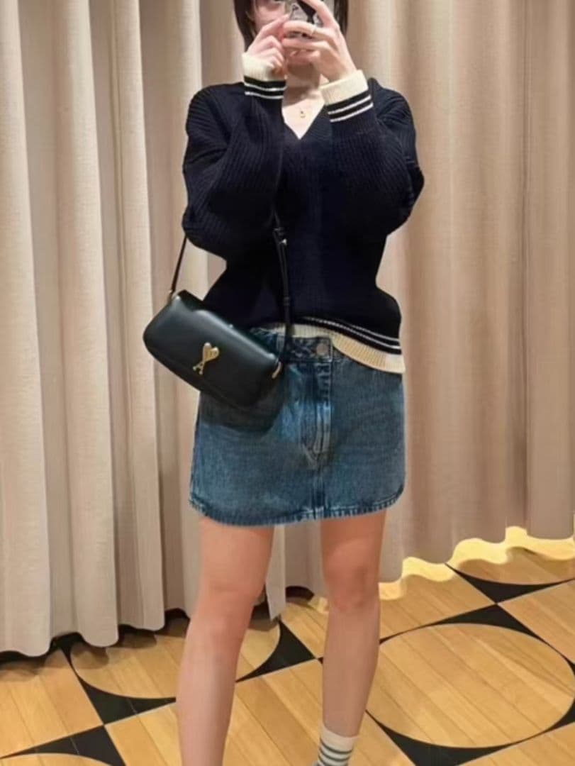 AMI PARIS ネイビー Vネックニットセーター M35 - メルカリ