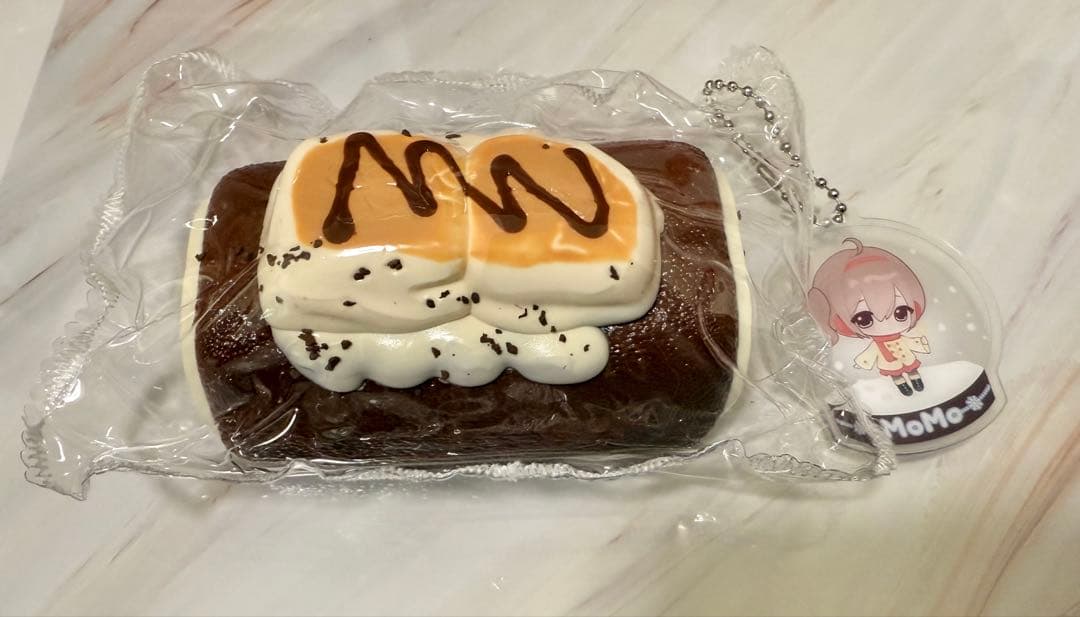 MoMo スクイーズ 焼きマシュマロ チョコロールケーキ - メルカリ