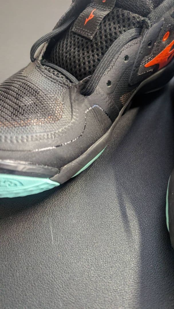 Mizuno Wave Momentum バレーボールシューズ　24.5cm