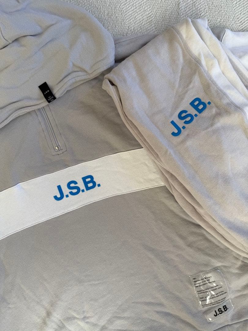 J.S.B. ジップアップフーディ グレー