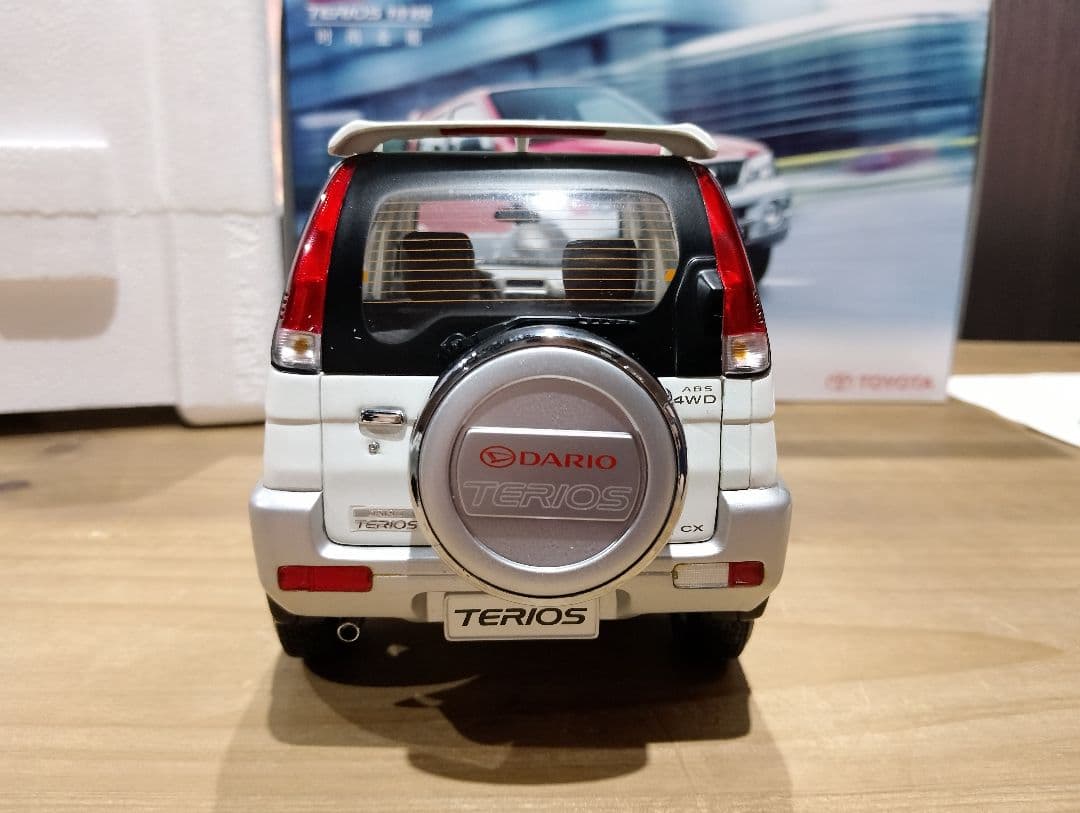1/18 トヨタ テリオス ディーラー品 ミニカー ホワイト