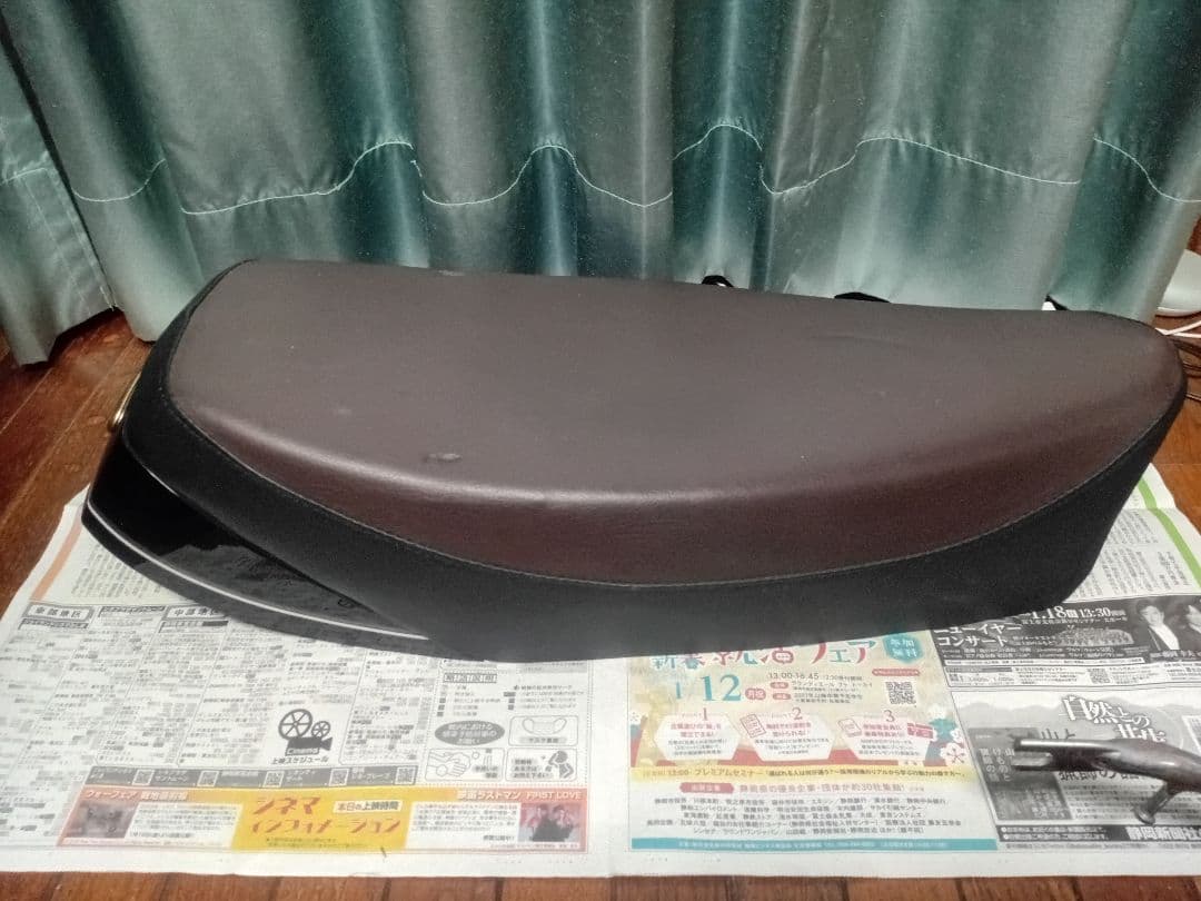 バイク YAMAHA ヤマハ SR 純正シート 年式不明 キャブ車 ヤマハ発動機 SR400 シート 茶 ヤマハ 純正 中古 バイク 部品 RH03J