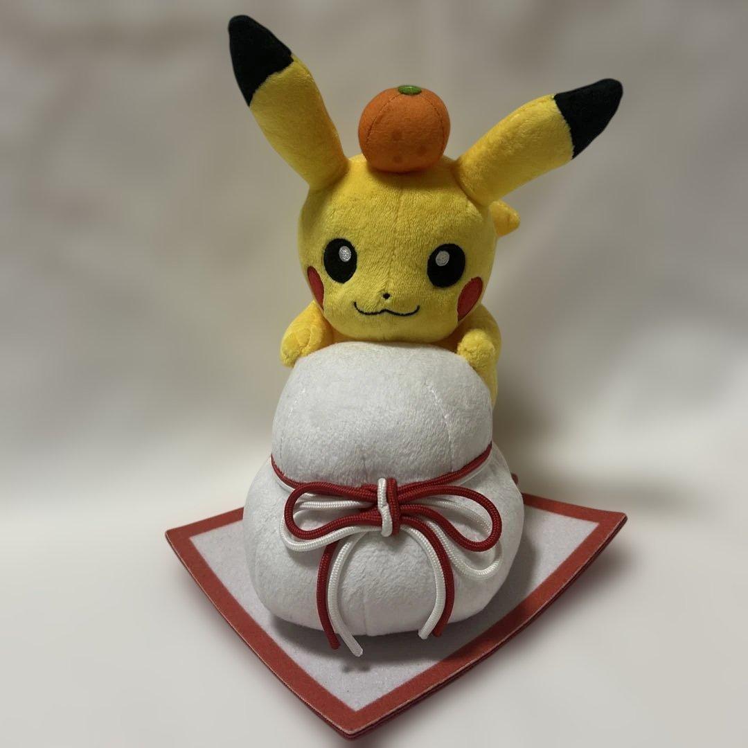 ぬいぐるみ ピカチュウと鏡餅 ピカチュウ ポケモンセンター - メルカリ