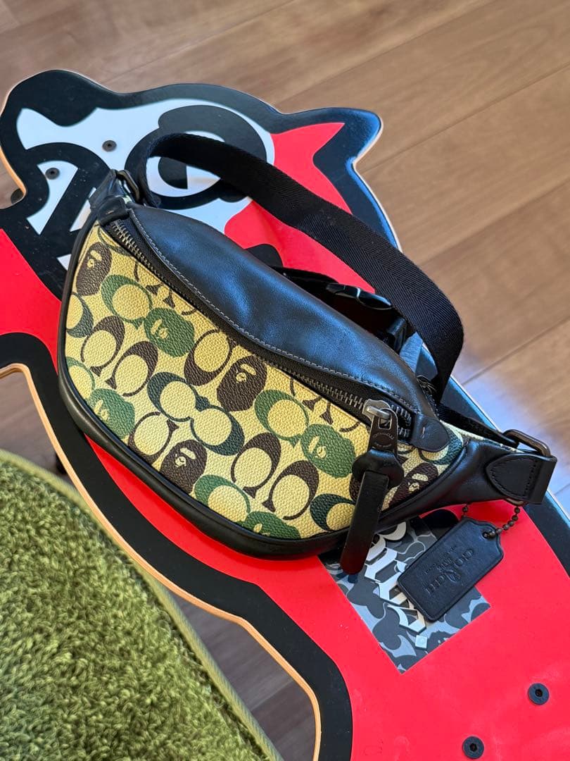 【もう手に入らない！？】BAPE×COACH ボディバッグ Bathing Ape BAPE x Coach Leather + Canvas Purse; Crossbody Strap +