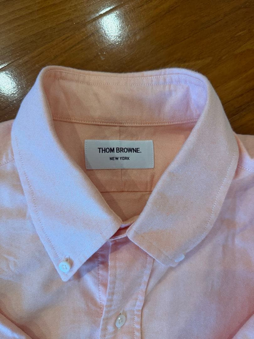 THOM BROWNE】ピンク ボタンワイシャツ - メルカリ