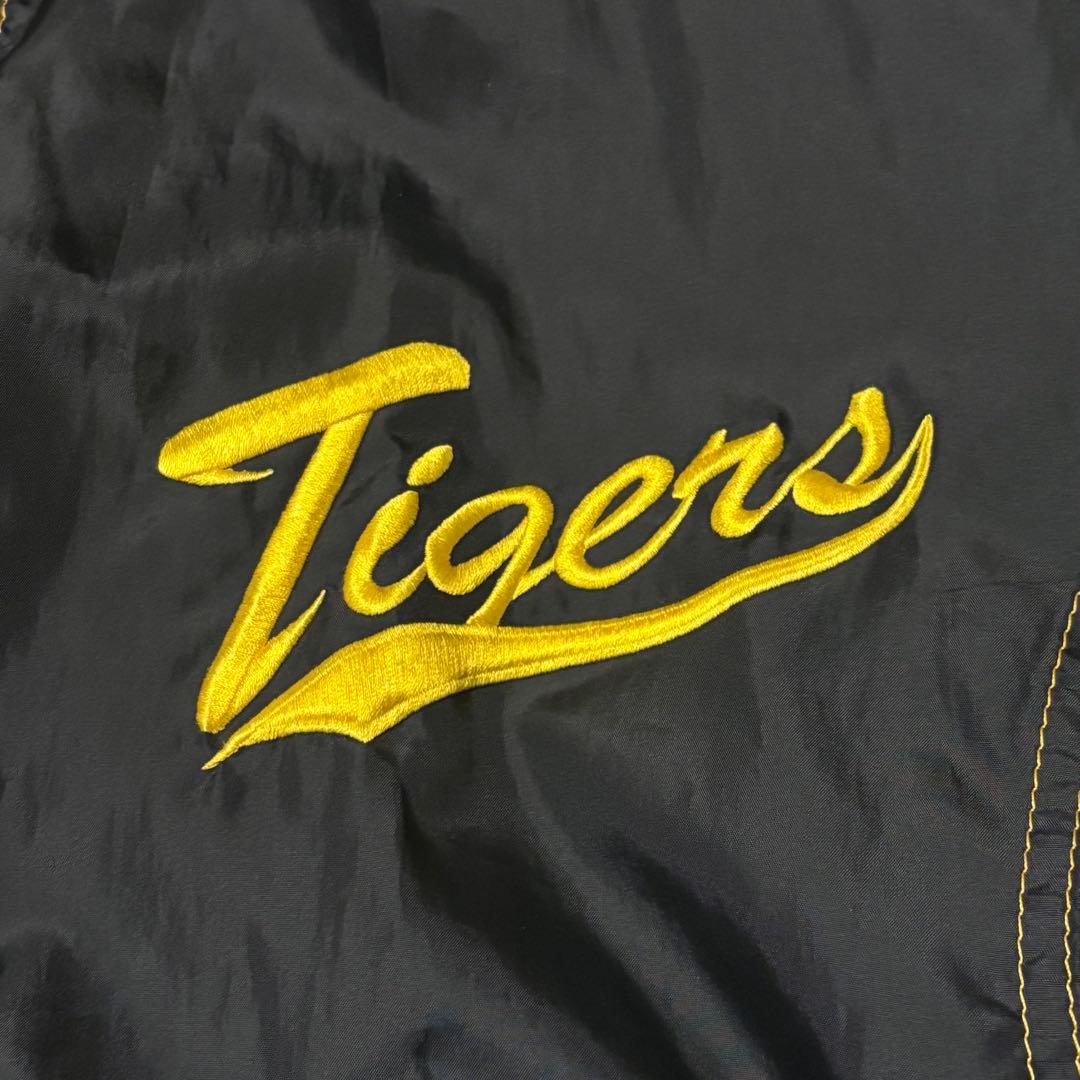 希少 阪神タイガース グランドコート XL 岡田監督 完売品 刺繍