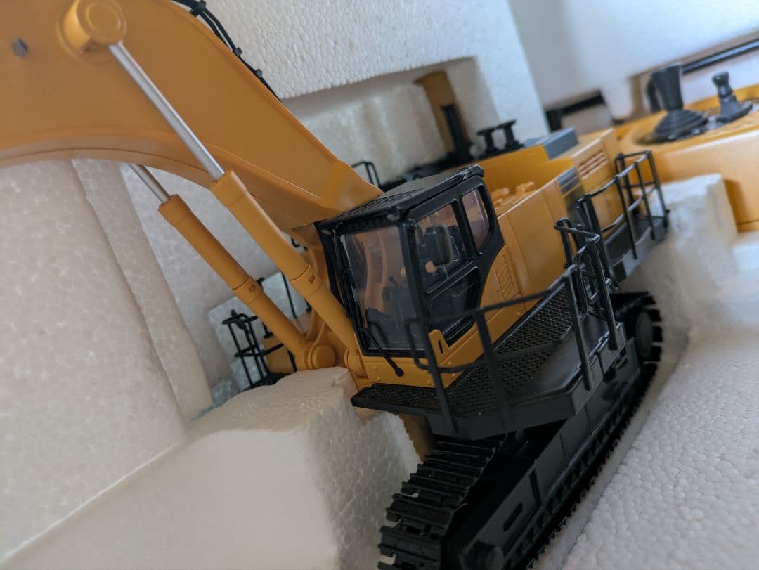 KYOSHO 油圧ショベル PC1250-8 HGバージョン