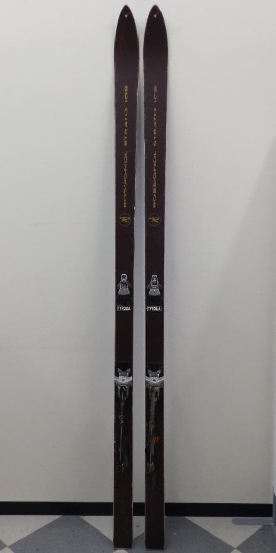 ROSSIGNOL STRATO 102 スキー板・ストック コンパーデル付き ROSSIGNOL STRATO 102 スキー板・ストック コンパーデル付き - メルカリ