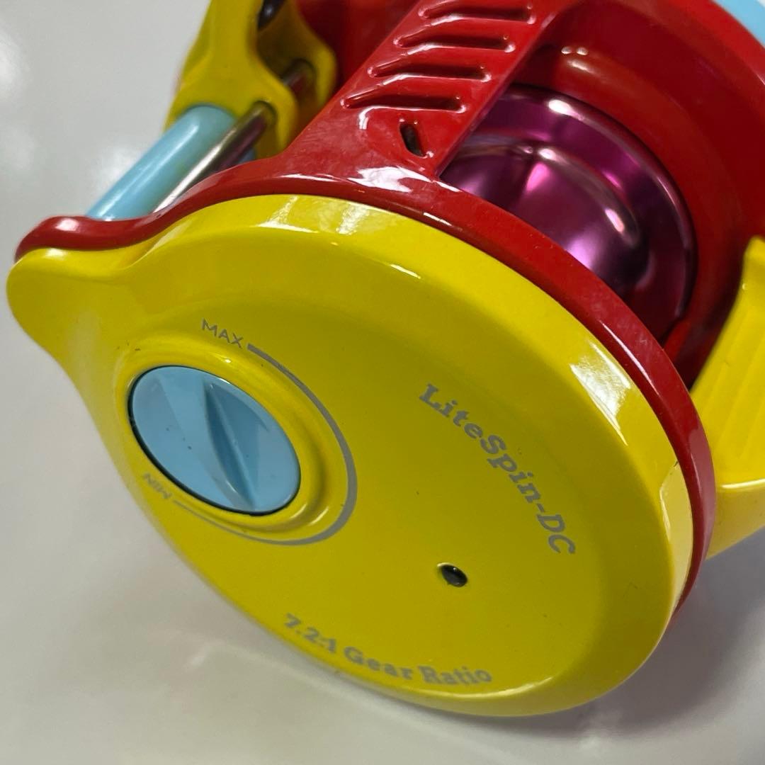 新品未使用】DCブレーキ カラフル ベイトフィネスリール 右ハンドル