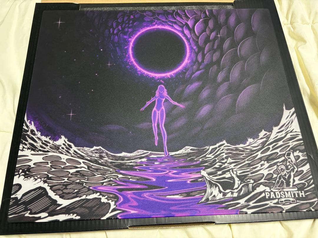 PADSMITH Empress - Balanced ガラスマウスパッド Padsmith Striker Series: The Empress Glass Mousepad - Balanced V2