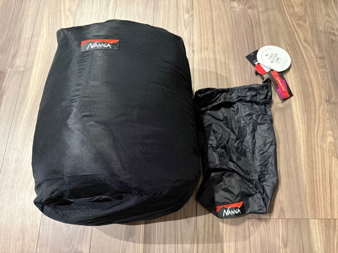 NANGA AURORA ALL BLACK 600 DX シュラフ　ナンガ Amazon | [NANGA] ナンガ 別注シュラフ ブラック オーロラテックス 600