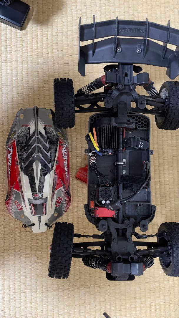 arrma 1/8 タイフーン ブラシレスバギー フルセット