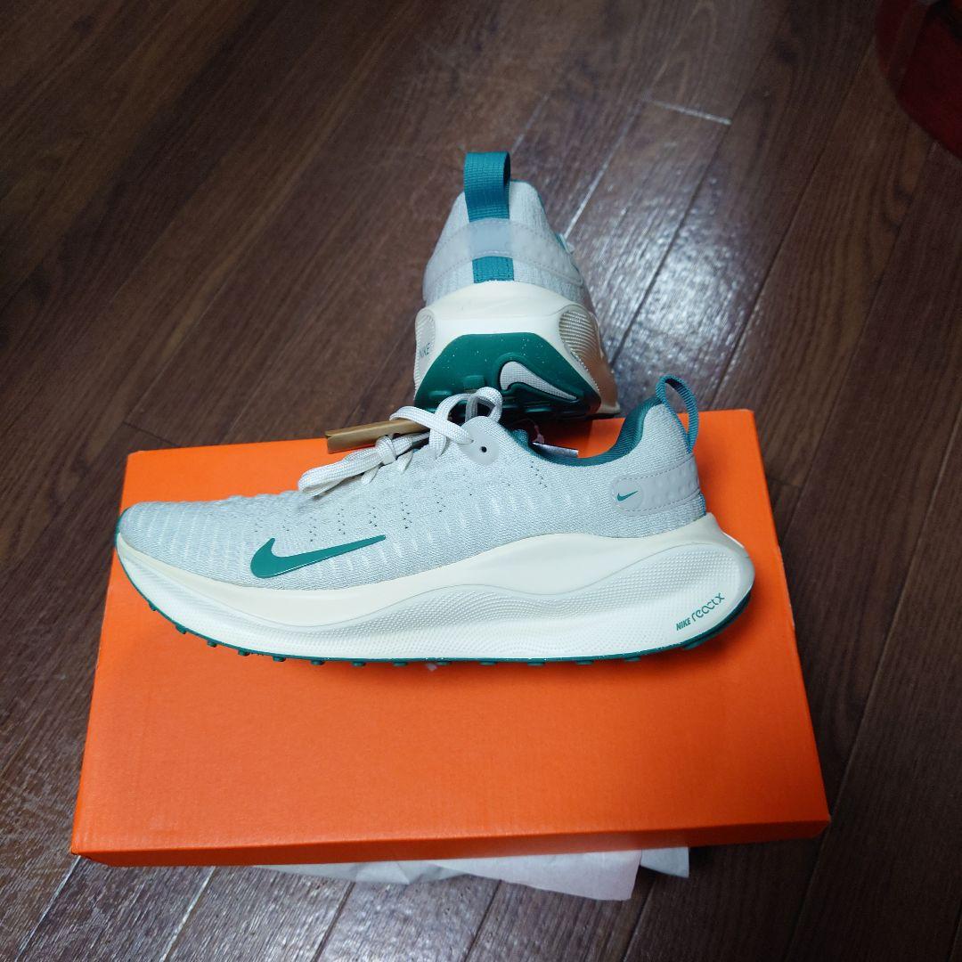 Nike ランニングシューズ グレー/グリーン25.5cm〜26.0cm