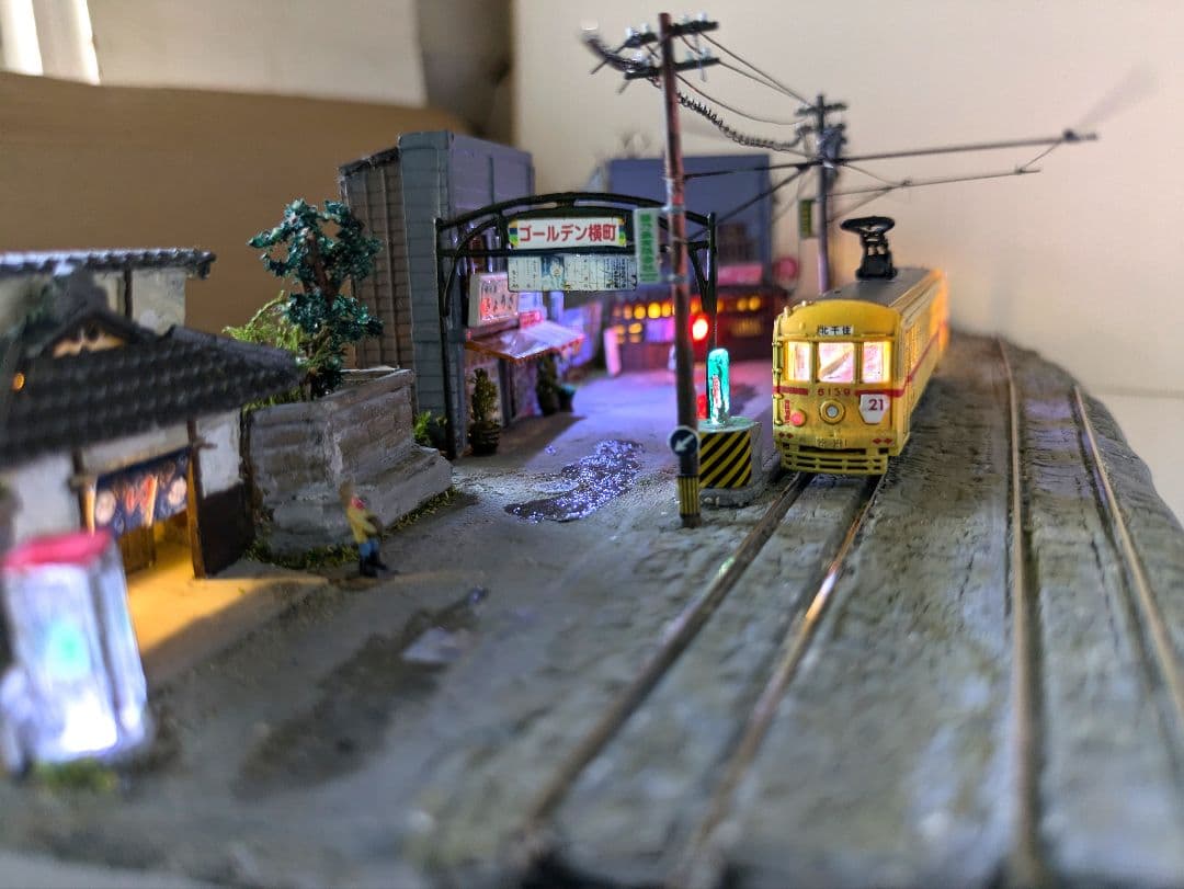 Nゲージ・ジオラマ【都電が走る昭和の裏街】※車両付き - メルカリ