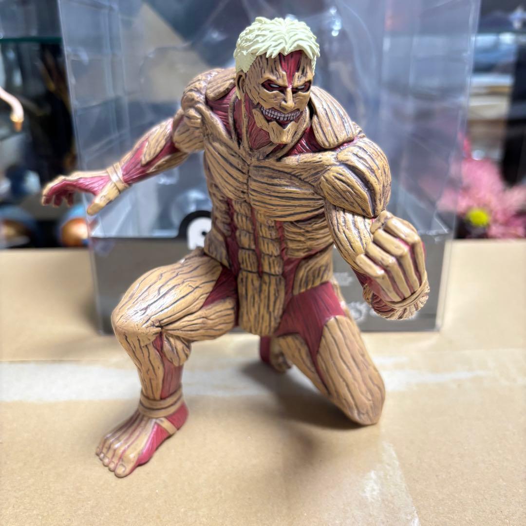 進撃の巨人　POPUP PARADE フィギュア　鎧の巨人