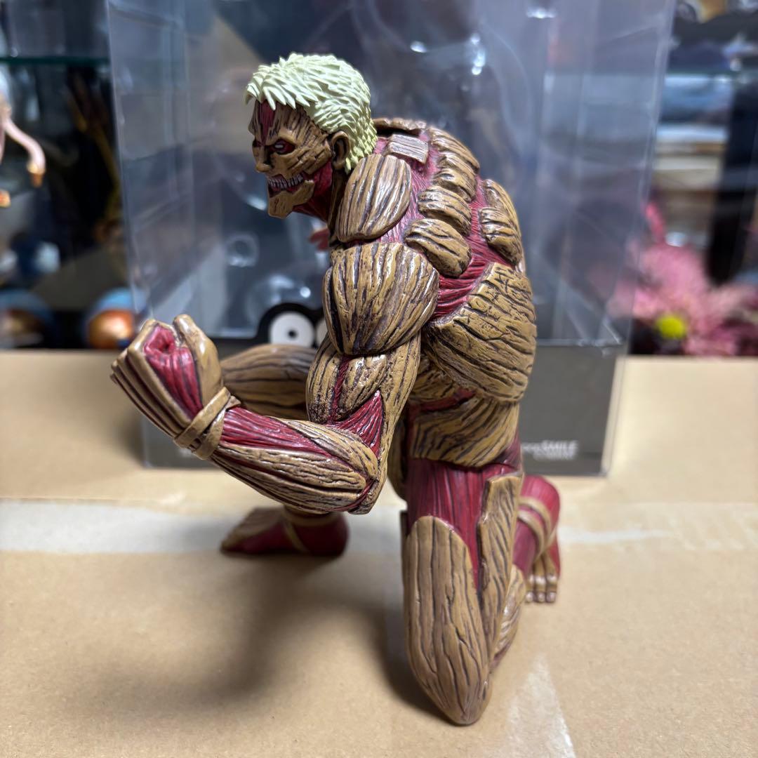 進撃の巨人　POPUP PARADE フィギュア　鎧の巨人