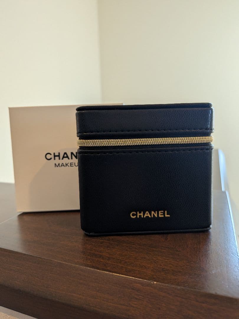 シャネル ノベルティ ミラー付きリップケース - メルカリ