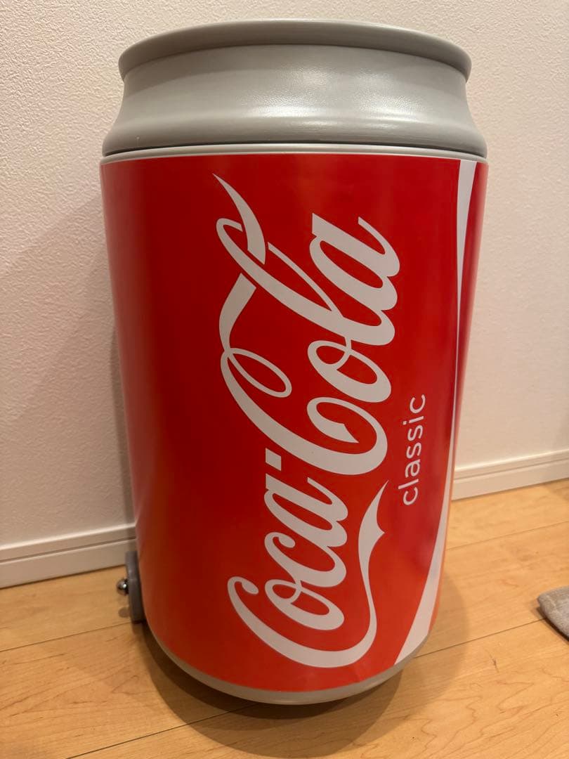 美品 Coca-Cola 缶型クーラー 大容量 キャスター付き　コカコーラ Coca Cola（コカコーラ） 保冷庫 缶型タイプ 8缶 車でも使える 冷蔵庫