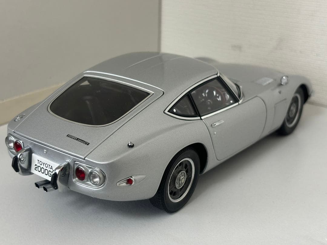 オートアート/TOYOTA 2000 GT/クーペ/シルバー/1/18/ミニカー
