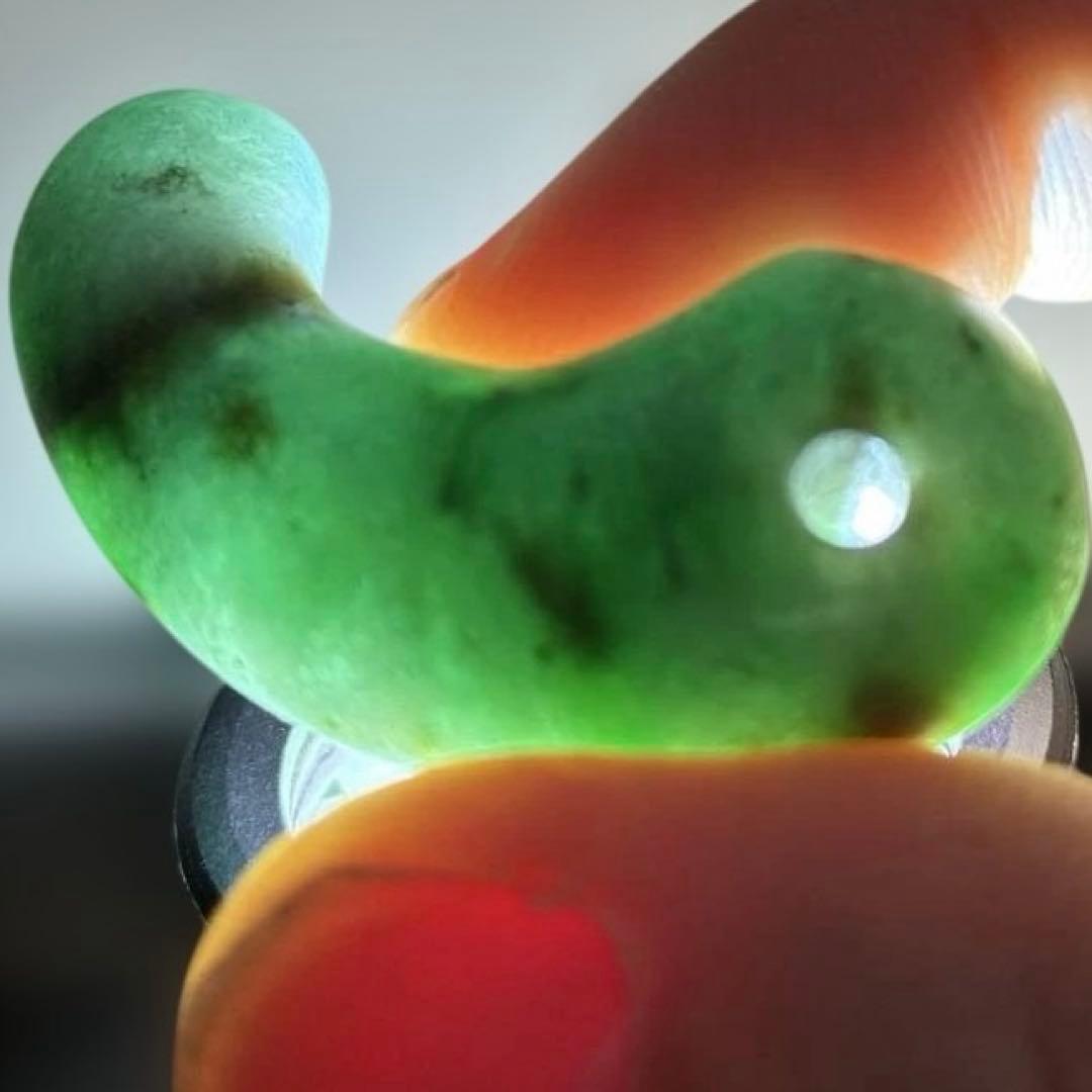 勾玉 糸魚川 翡翠 ヒスイ 古墳期 出土品 宝石 原石 - メルカリ