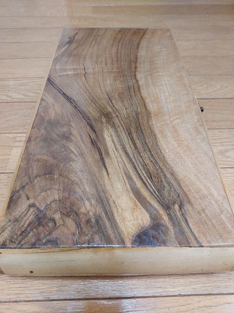 イラン産クルミ材を使用した手作りのバックギャモン