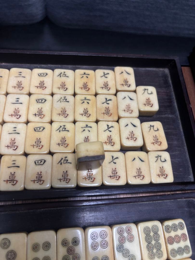 本場中国製80年前の上質な鹿の骨材と竹材の麻雀セット唐木箱付き全牌完備　送料無料