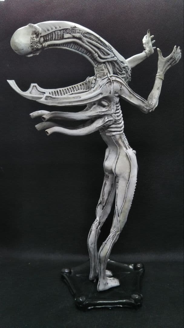 ネクロノミコンモンスター 改訂版 ギーガー プロトタイプエイリアン