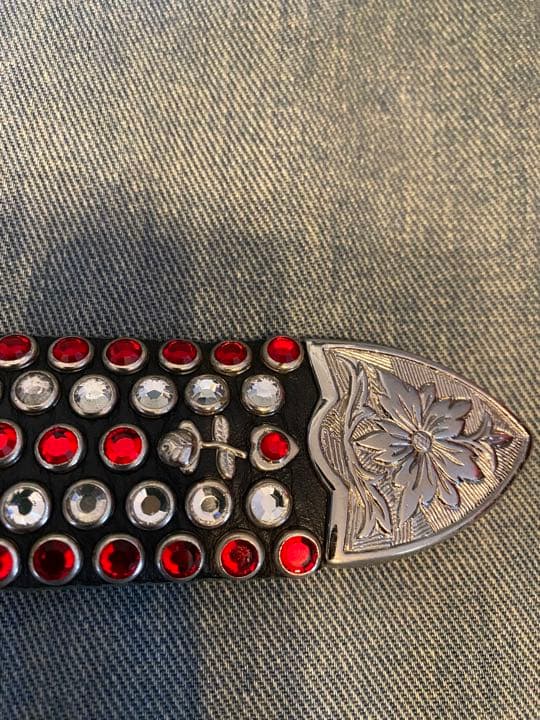 セレブ愛用！】Kippysのベルト スワロフスキーの通販はau PAY