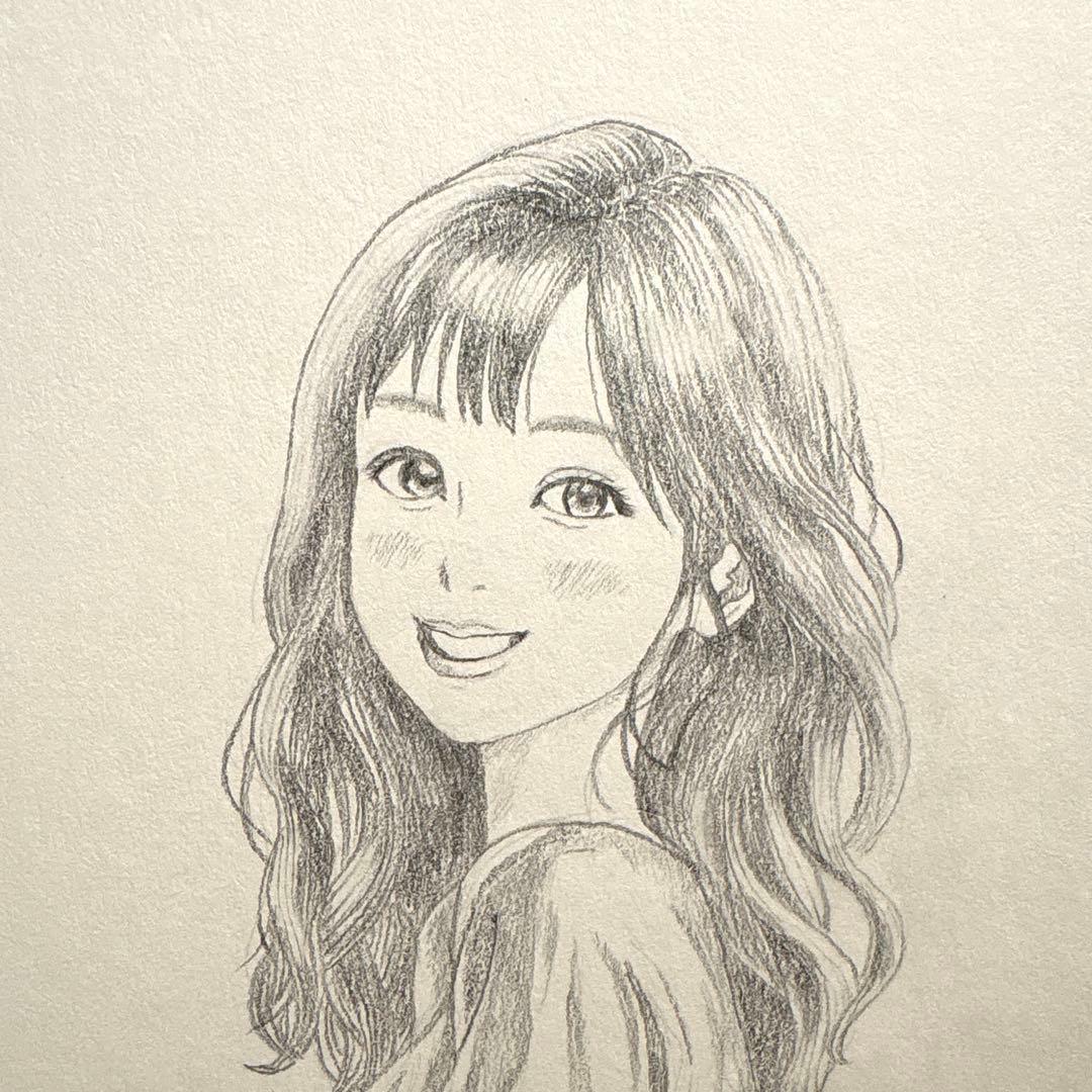 笑顔の女性の鉛筆画。原画一点物B5サイズ。 - メルカリ