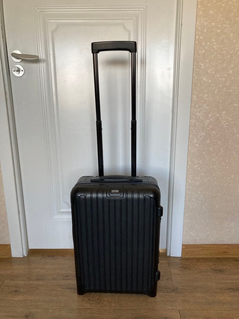 リモワサルサ2輪 デジタル迷彩仕様 最新TSA搭載☆艶消黒35ℓ機内持込