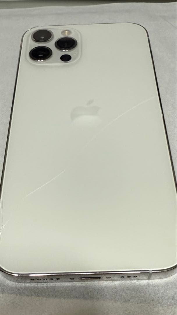 Apple iPhone 12Pro シルバー　背面ヒビあり　256gb Amazon.com: Apple iPhone 12 Pro Max (256GB, Silver) [Locked] +
