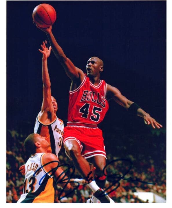 マイケルジョーダン サイン入りフォト 証明書付き - メルカリ