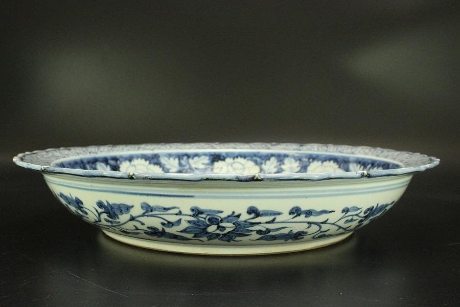 中国美術 青花 纏枝蓮花紋 折口盤(A684) - メルカリ