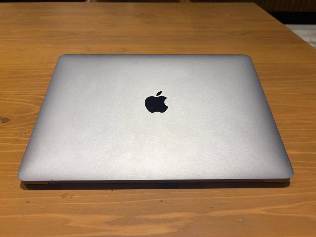 MacBookAir13インチ 2020年(Core i3/256GB)キズあり MacBook Air 13 インチ (2020) シルバー - Core i3 1.1 GHZ - SSD