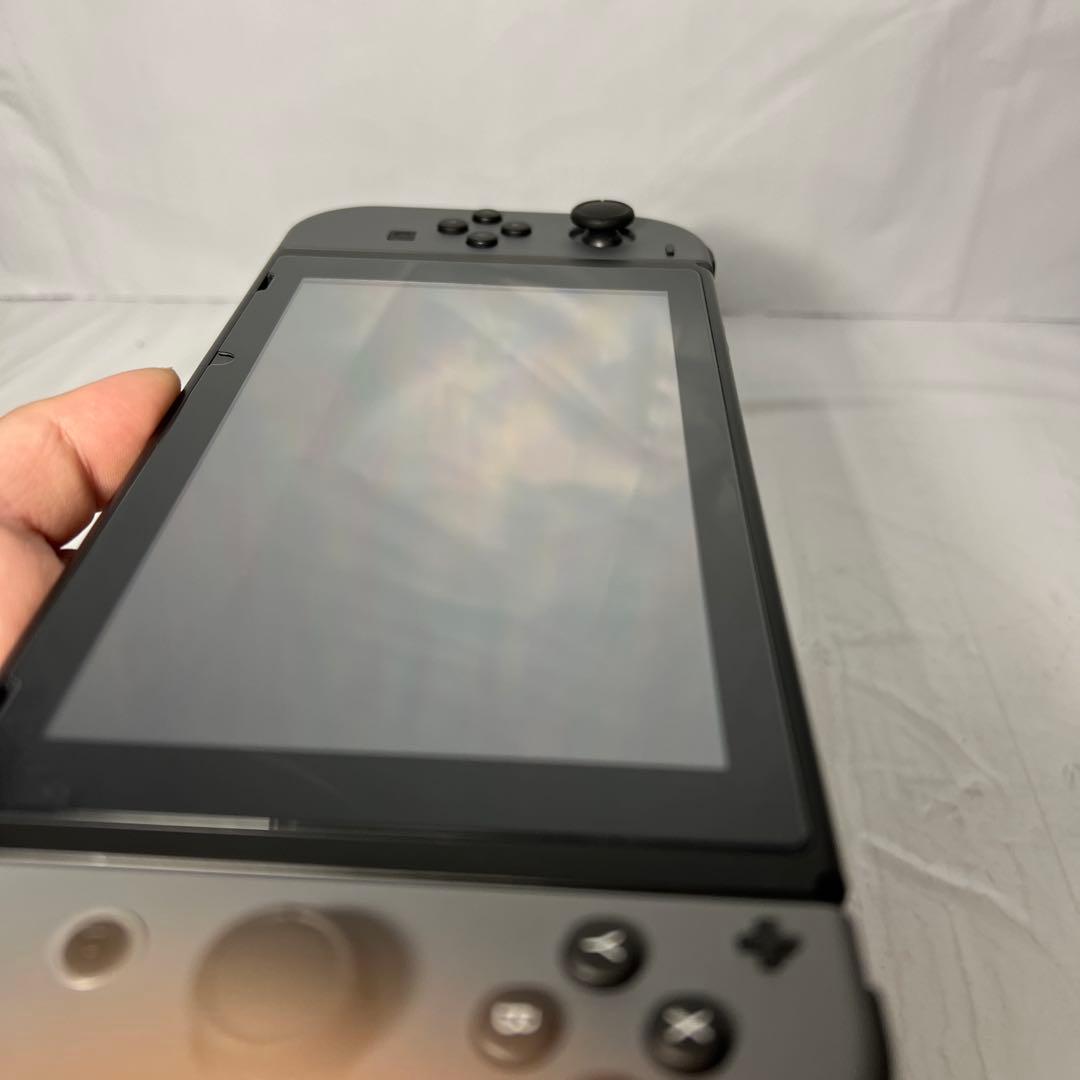 グレーのNintendo Switch本体、Joy-Con、ドック、充電器付き！ - メルカリ