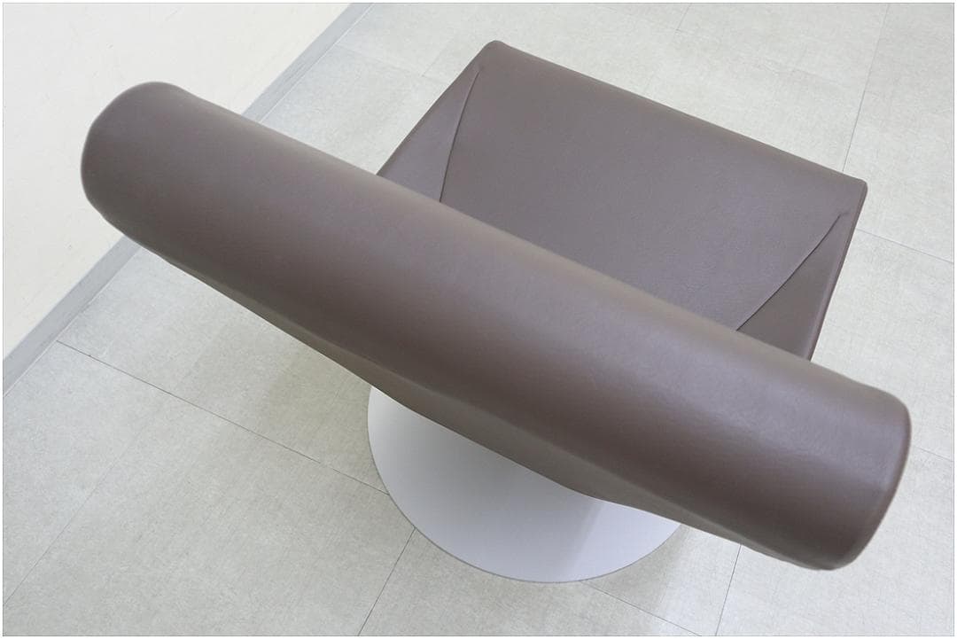 展示品 カッシーナ ブーメラン プリュス ラウンジ スウィベル チェア