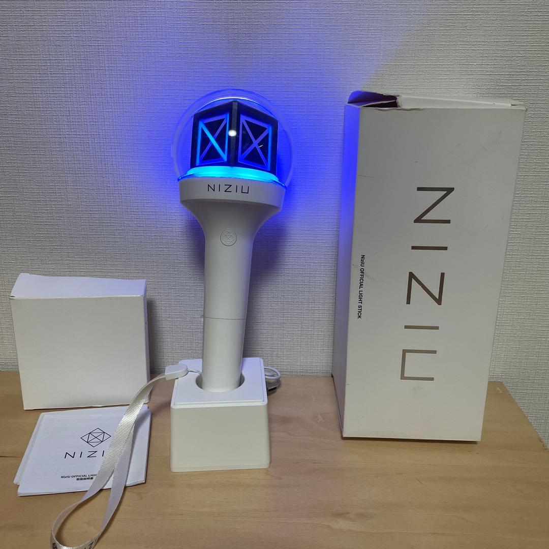 NIZIU ペンライト ライトスティック 2点 - メルカリ