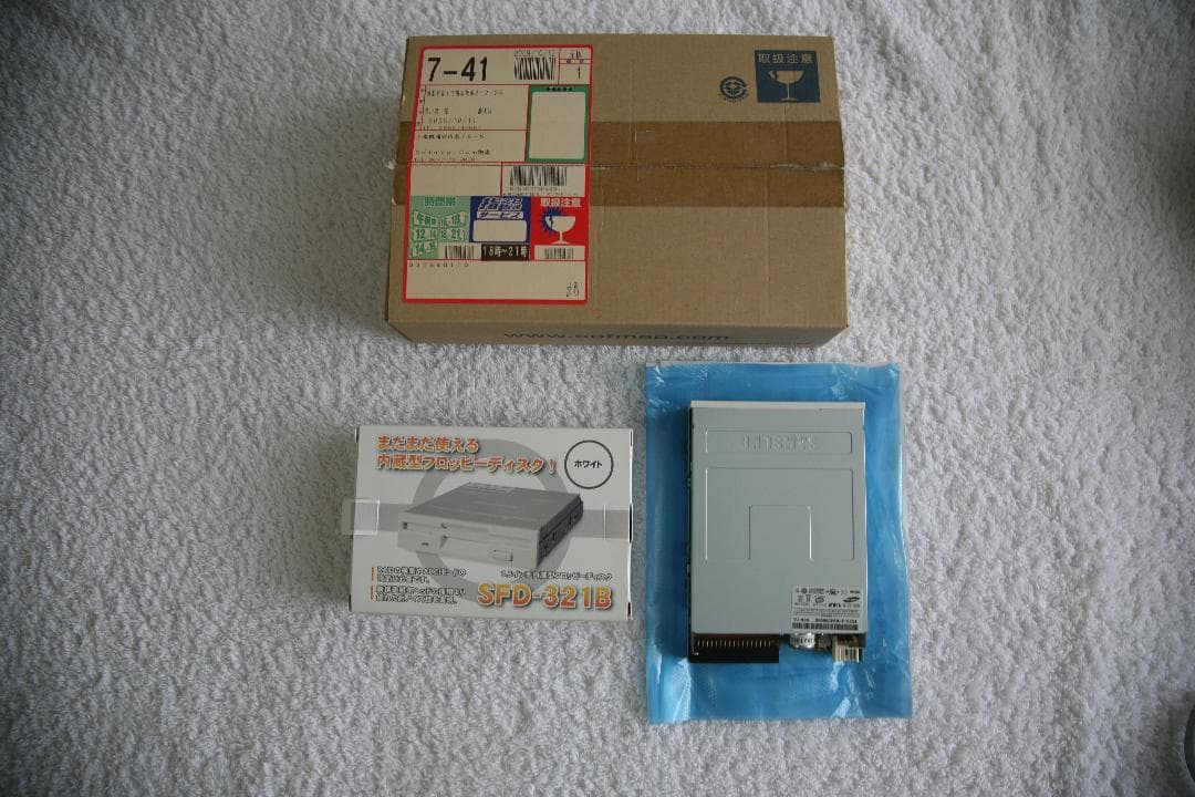 フロッピィディスクドライブ　新品　内臓型　SFD-321B/LFJLW ホワイト Amazon | 日本サムスン SFD-321B/LFJBL ブラック フロッピーディスク