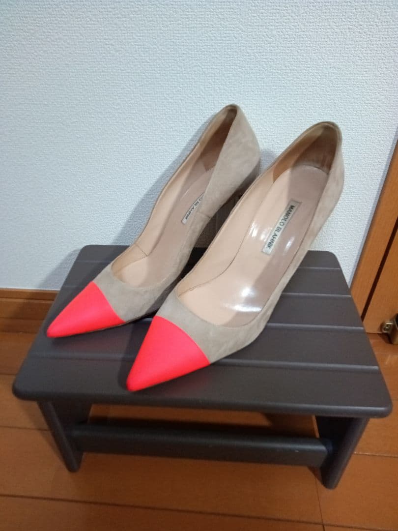 マノロプラニク　ベージュ/ピンク スエード ハイヒールパンプス　サイズ41 MANOLO BLAHNIK（マノロブラニク） ピンヒール ハイヒール 37 約24.0cm
