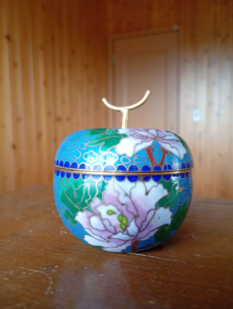 中国美術 清代 七宝 金彩 林檎形盒子 七宝焼 牡丹 小物入れ - メルカリ