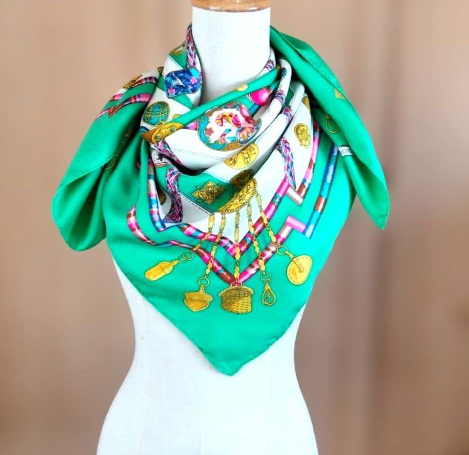 HERMES エルメス スカーフ カレ90 お針子さん タグ付き グリーン